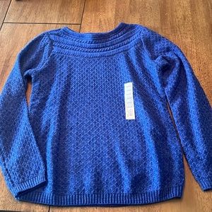 Beautiful blue Croft & Barrow sweater. Size medium.